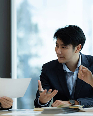 Người có liên quan và người có quan hệ gia đình theo quy định của Luật Doanh nghiệp 2020
